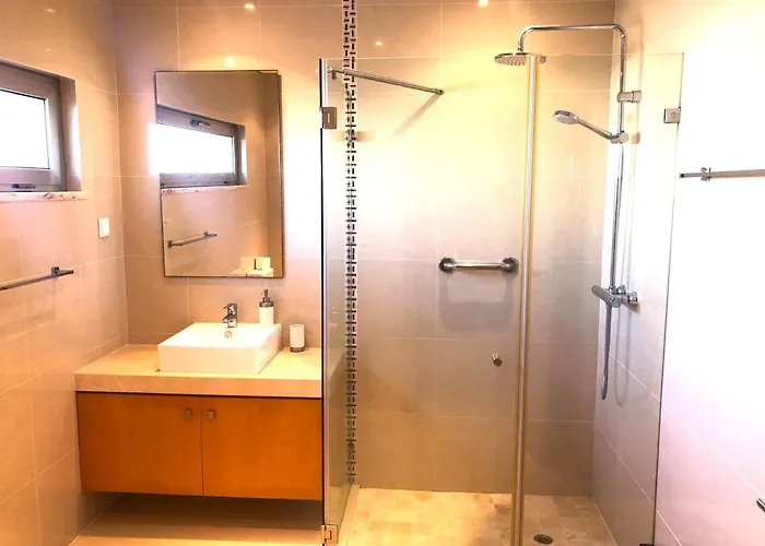 Calm - & Pool אנטוגויה דה באלייה